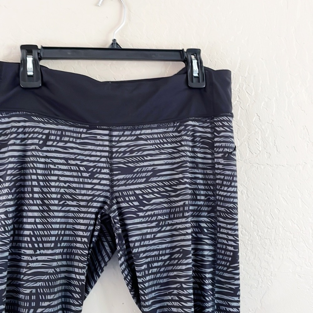 🌿Final Sale
Lululemon Run Top Speed Crop Luxtreme Striped Tropical Legging - Picture 8 of 10